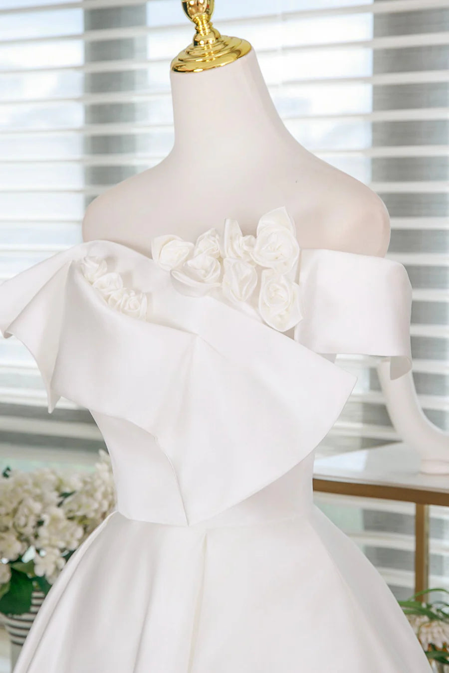 Luolandi Pretty Ivory A Line Princess Off-the-Shoulder Floral Short Party Prom Dress Chic Graduation Homecoming Dress