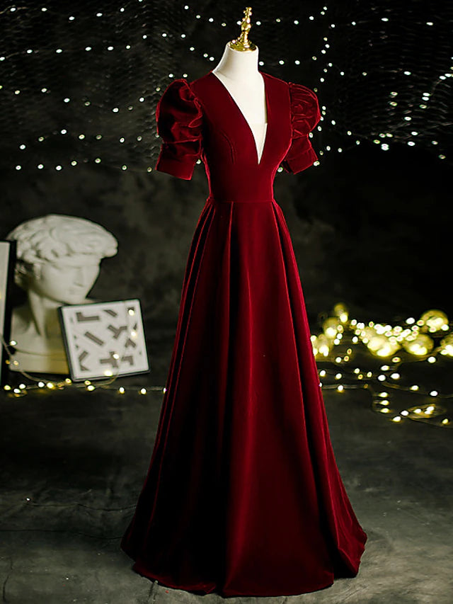 Luolandi A-Line Mother of the Bride Dress Vintage Elegant V Neck Sweep / Brush Train Velvet Short Sleeve Evening Dresses
