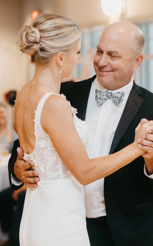 Luolandi Simple Sheath Modern Upper Body Applique Sweep Train Wedding Dresses Elegant