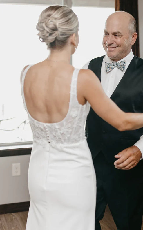 Luolandi Simple Sheath Modern Upper Body Applique Sweep Train Wedding Dresses Elegant