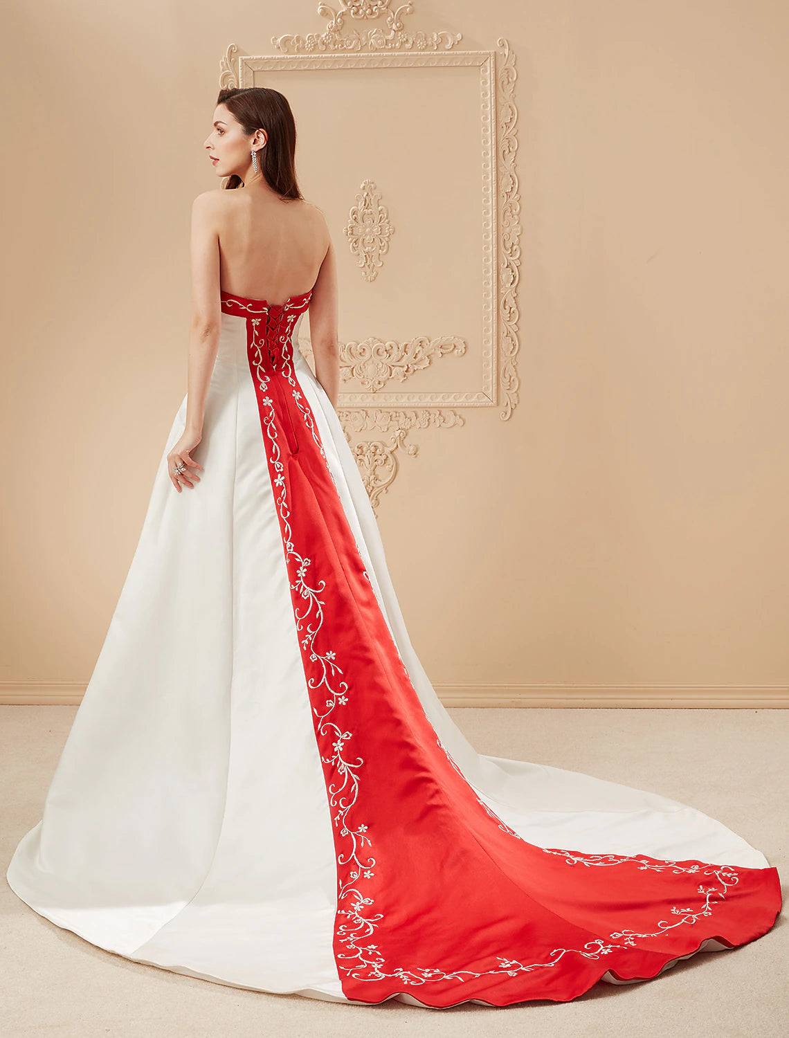 Luolandi Open Back Wedding Dresses Sweep / Brush Train Ball Gown Strapless Strapless Satin With Embroidery
