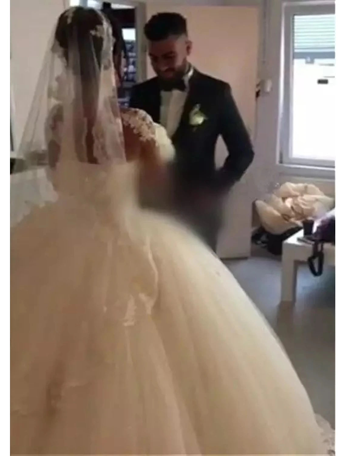 Luolandi Engagement Formal Wedding Dresses Ball Gown Sweetheart Long Sleeve Floor Length Lace Bridal Gowns