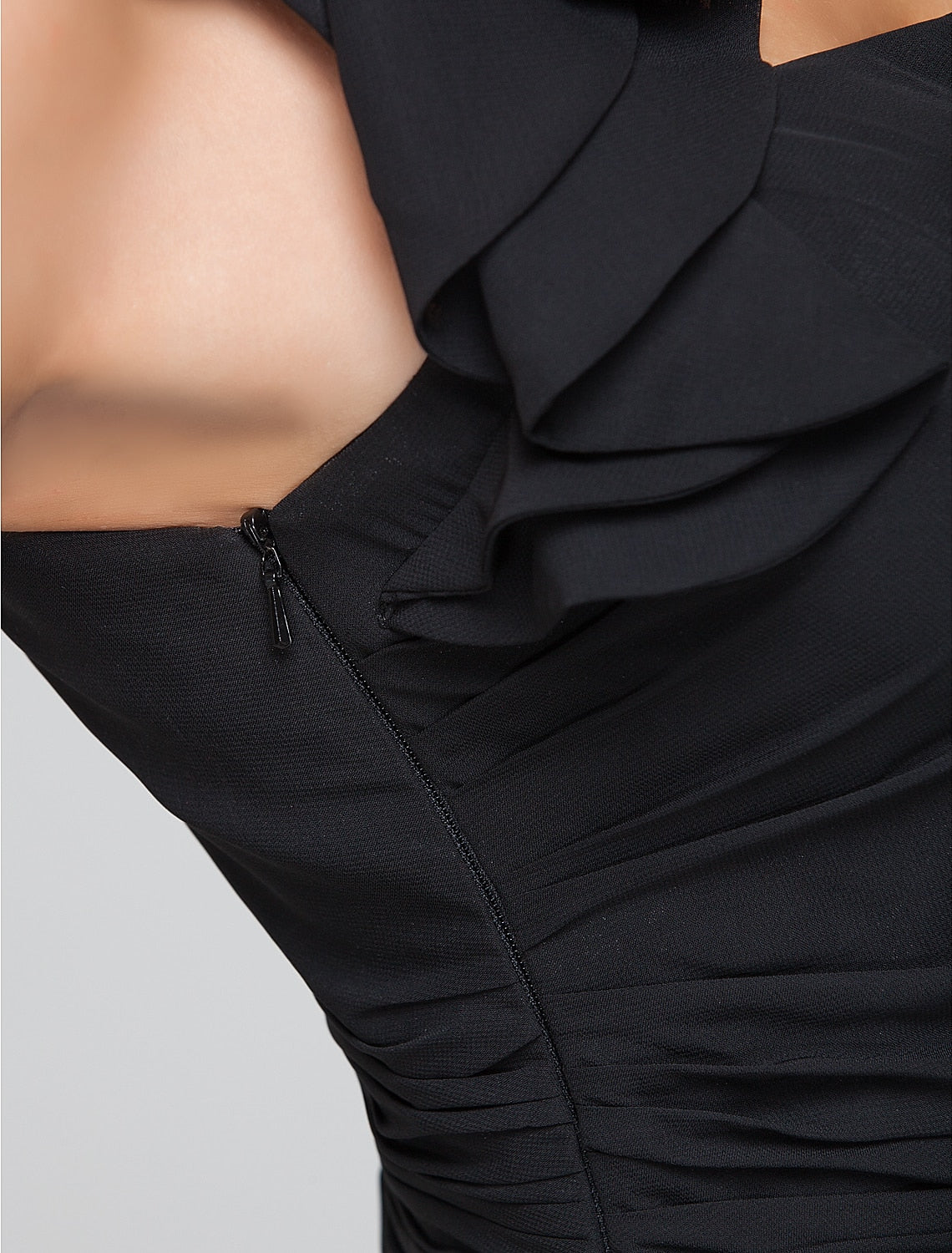 Luolandi Sheath / Column Square Neck Floor Length Chiffon Bridesmaid Dress with Ruffles