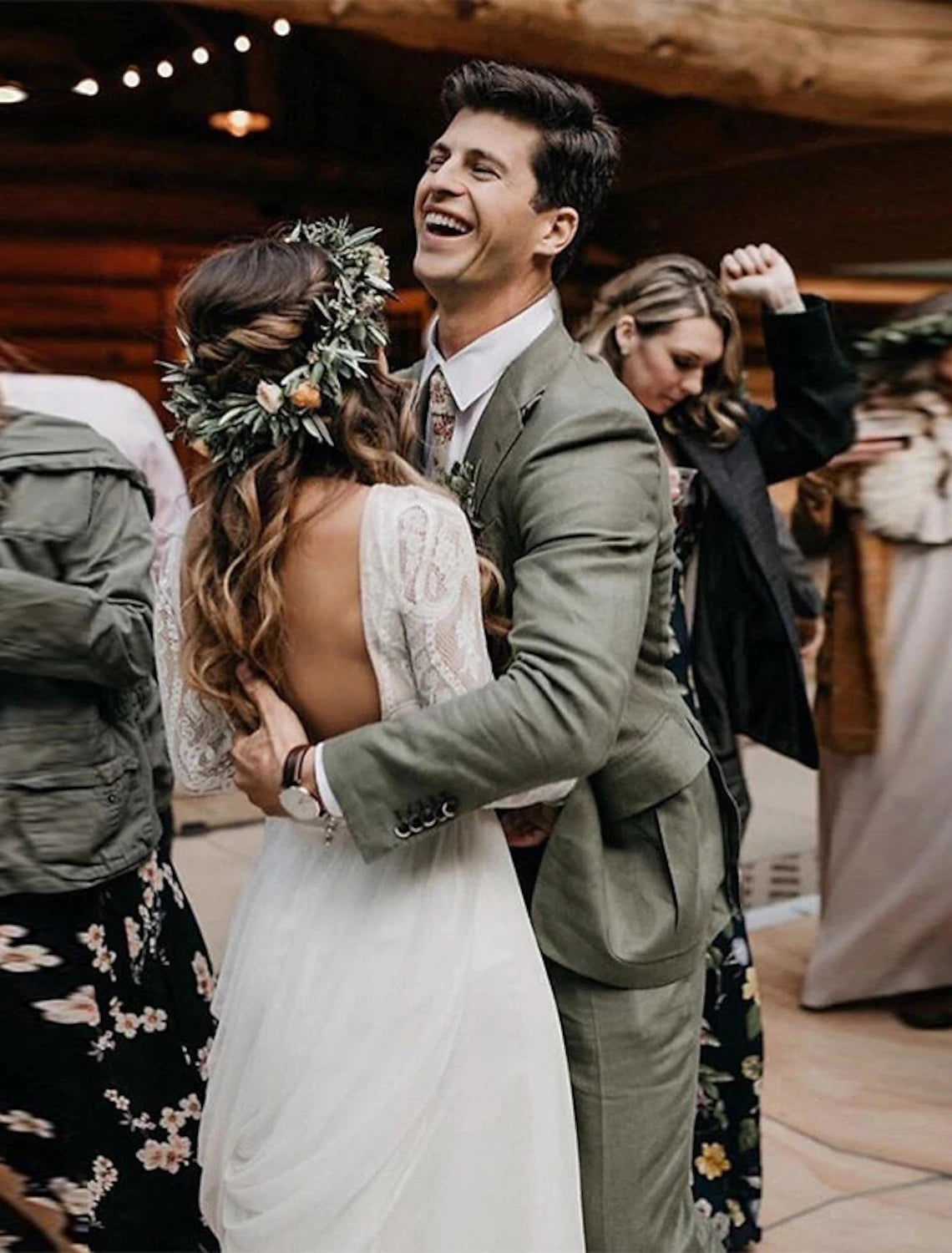 Luolandi Beach Open Back Boho Wedding Dresses A-Line Scoop Neck Long Sleeve Sweep / Brush Train Lace Outdoor Bridal Gowns With Pleats Appliques Fall Wedding Party