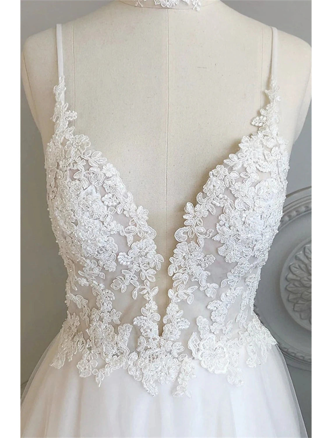 Luolandi Beach Wedding Dresses Court Train A-Line Spaghetti Strap Sweetheart Lace With Buttons