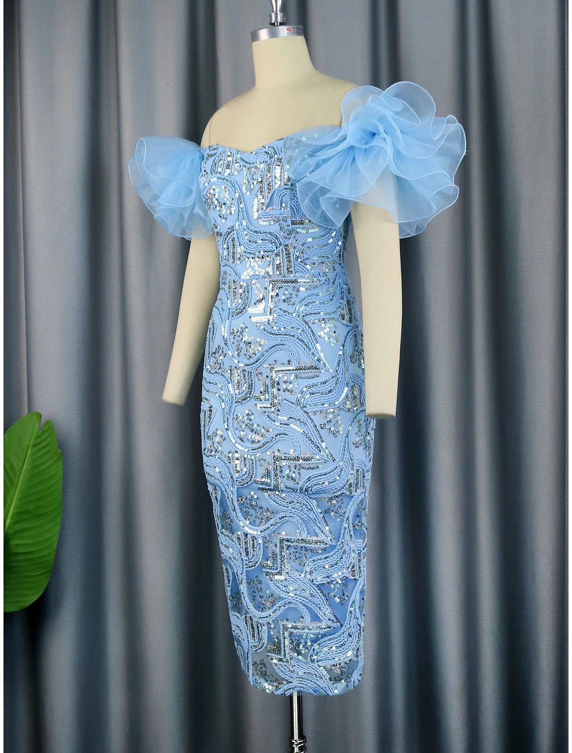 Luolandi Sheath / Column Party Dresses Floral Dress Cocktail Party Sleeveless Off Shoulder Sequined