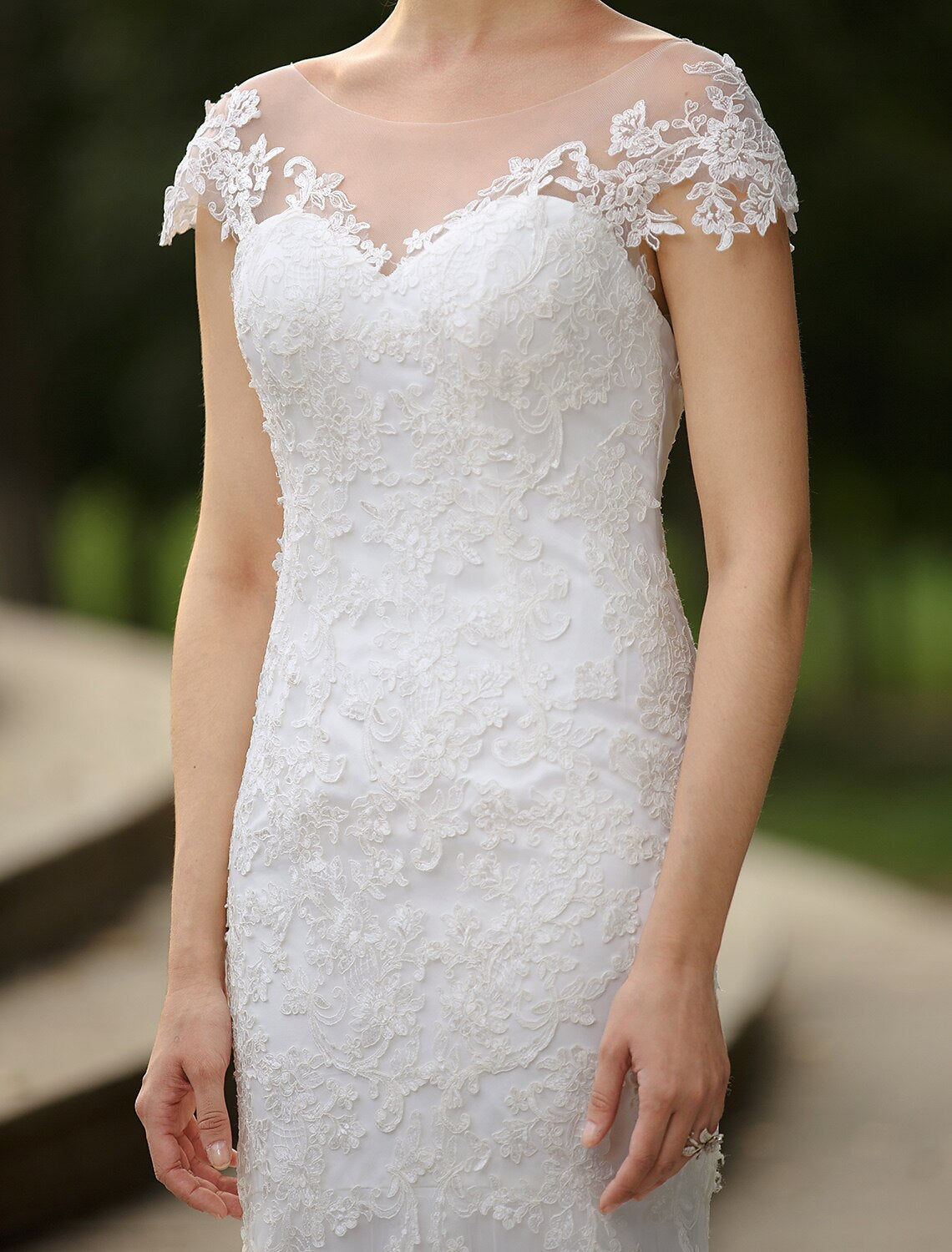 Luolandi Beach Wedding Dresses Mermaid / Trumpet Illusion Neck Short Sleeve Sweep Train Satin Bridal Gowns With Appliques