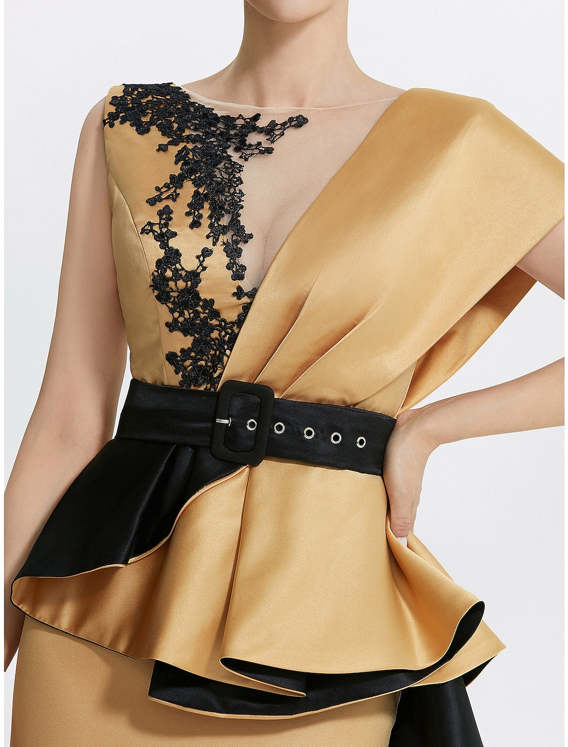 Luolandi Sheath / Column Evening Gown Elegant Dress Formal Floor Length Sleeveless Jewel Neck Satin with Embroidery