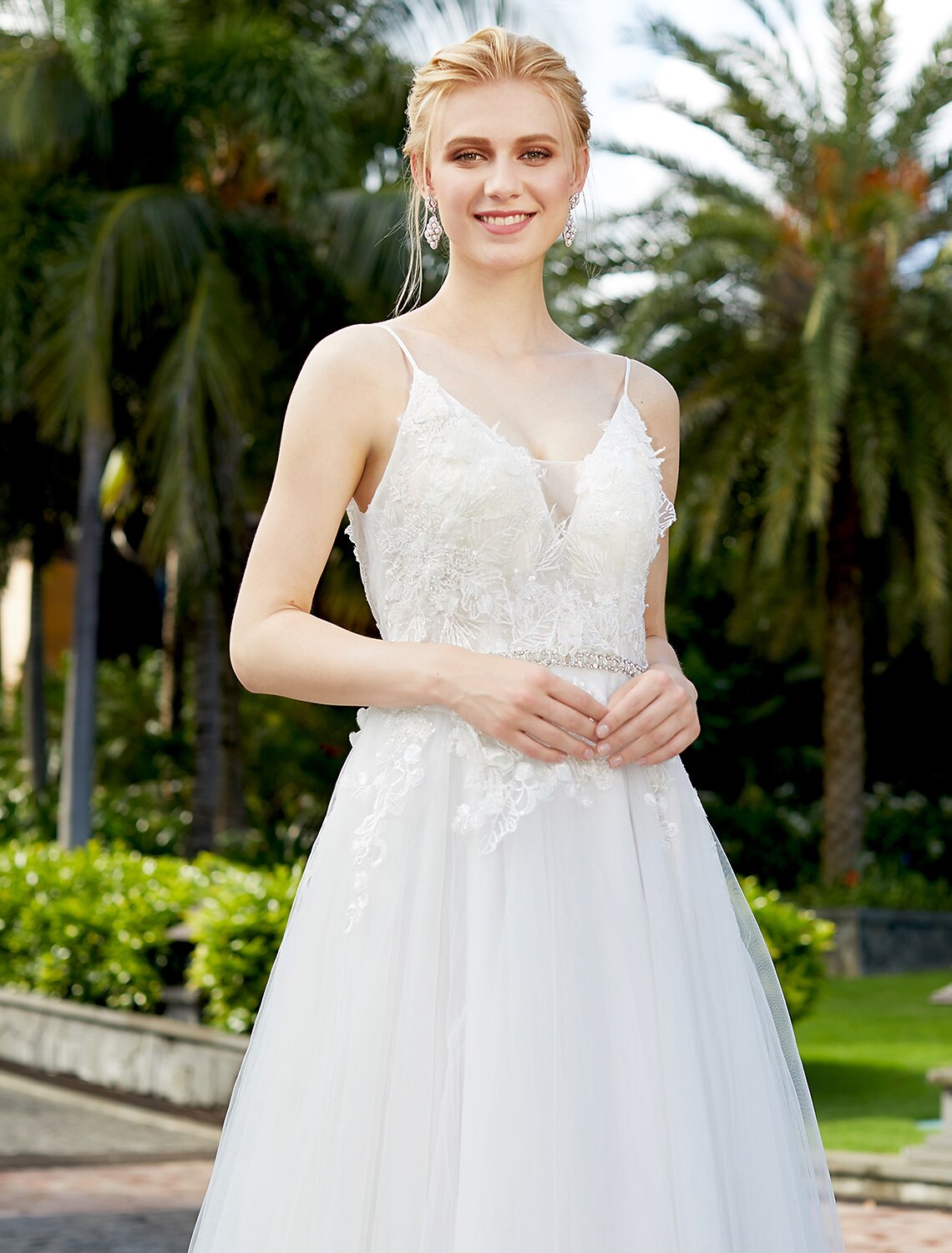 Luolandi Reception Wedding Dresses A-Line Plunging Neck Sleeveless Floor Length Tulle Over Lace Bridal Gowns With Sashes Beading