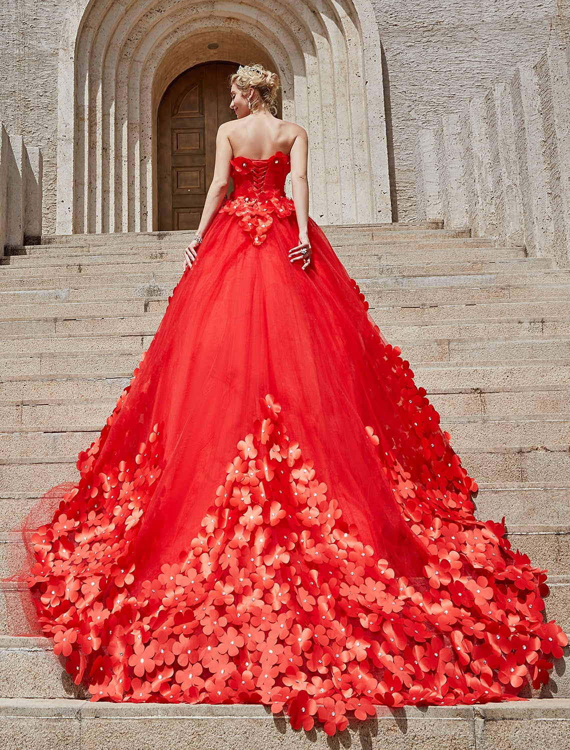 Luolandi Engagement Open Back Formal Wedding Dresses Ball Gown Square Neck Strapless Chapel Train Lace Bridal Gowns With Crystals