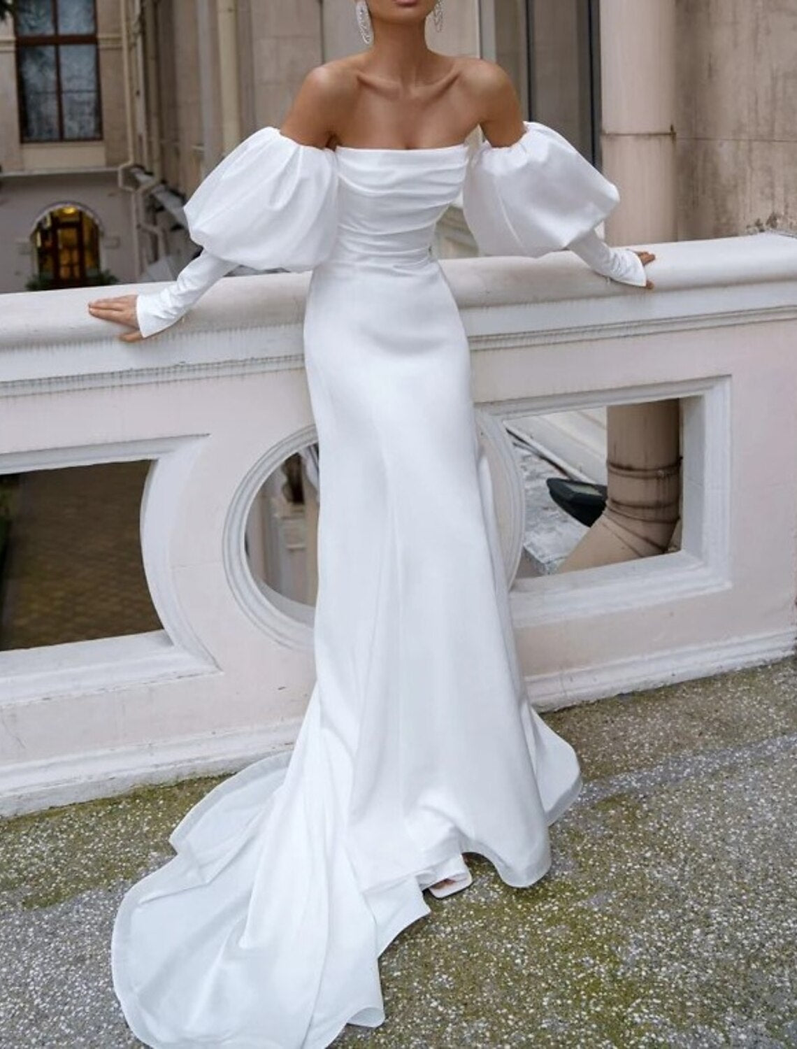 Luolandi Hall Casual Wedding Dresses Mermaid / Trumpet Off Shoulder Long Sleeve Court Train Satin Bridal Gowns With Ruched