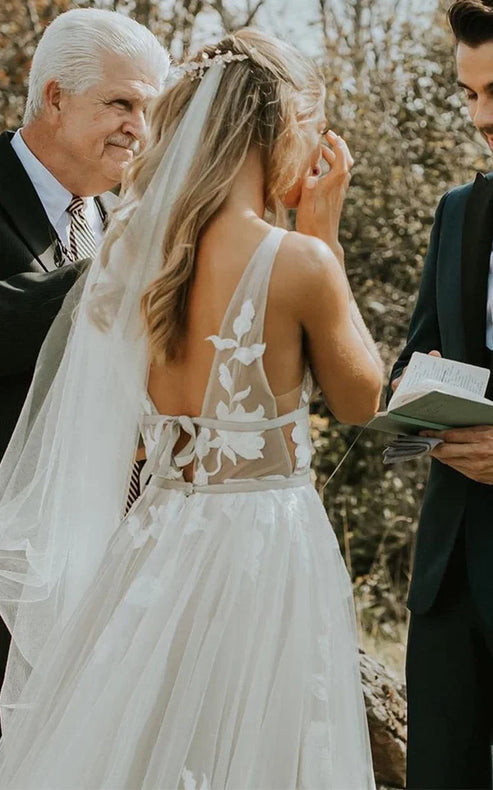 Luolandi Vintage Country A-Line Boho Lace Wedding Dress Retro Rustic V-Neck Tulle Sleeveless Floor Length with Appliques