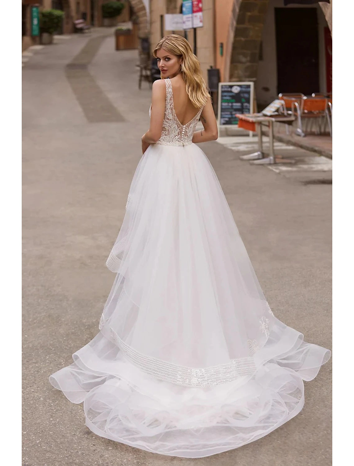 Luolandi Engagement Formal Wedding Dresses Mermaid / Trumpet V Neck Sleeveless Court Train Satin Bridal Gowns With Appliques