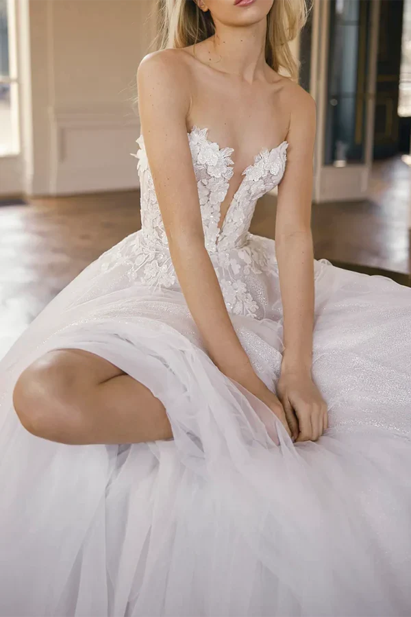 Luolandi A-line illusion V-neck 3D sticker countryside style wedding dress paired with palace train Beautiful