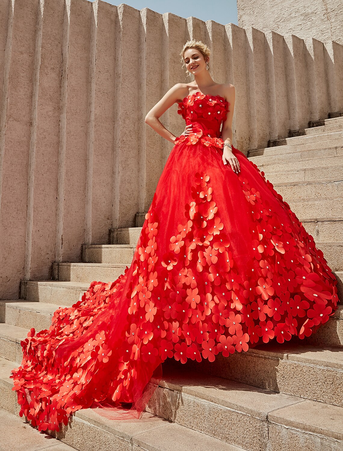 Luolandi Engagement Open Back Formal Wedding Dresses Ball Gown Square Neck Strapless Chapel Train Lace Bridal Gowns With Crystals