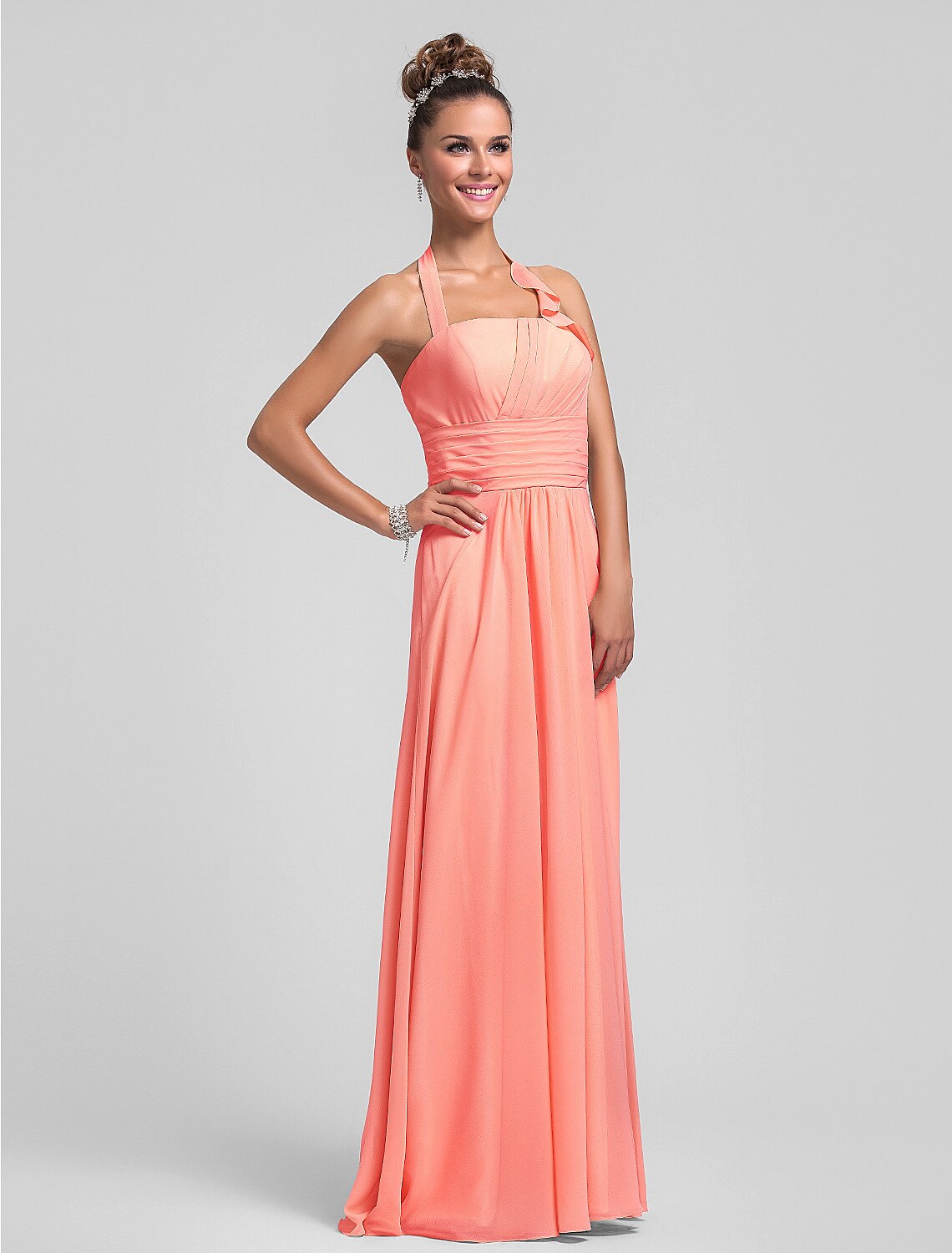 Luolandi Sheath / Column Bridesmaid Dress Halter Neck Sleeveless Floor Length Chiffon with Pleats / Ruched