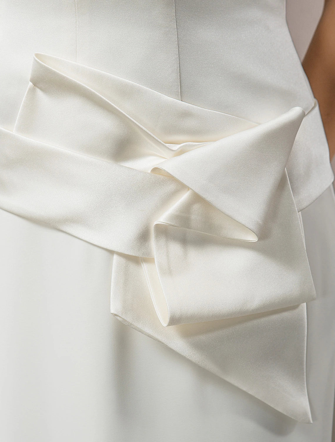 Luolandi Hall Wedding Dresses Sheath / Column Halter Sleeveless Floor Length Satin Bridal Gowns With Sash