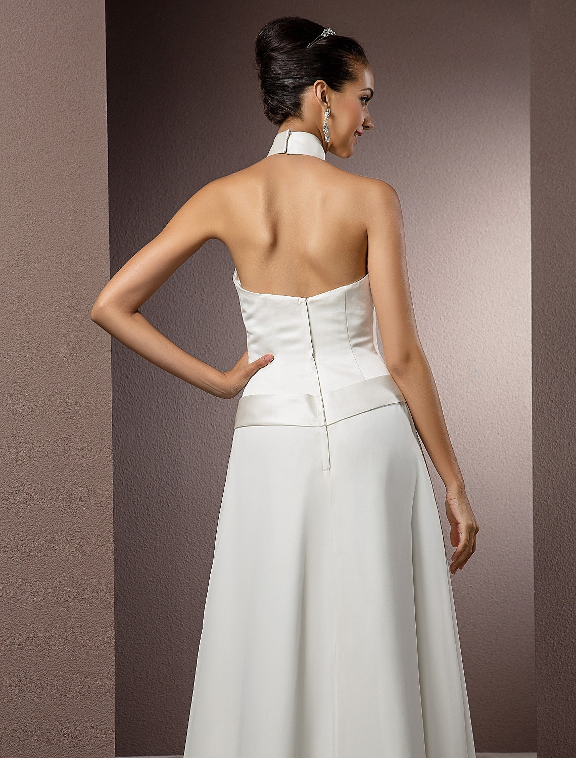 Luolandi Hall Wedding Dresses Sheath / Column Halter Sleeveless Floor Length Satin Bridal Gowns With Sash