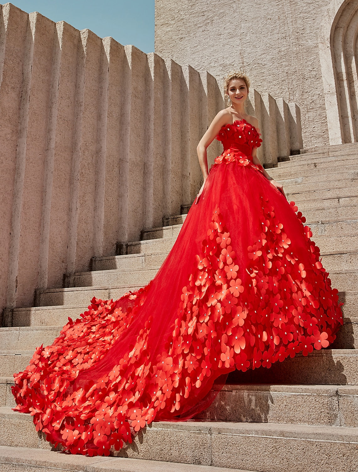 Luolandi Engagement Open Back Formal Wedding Dresses Ball Gown Square Neck Strapless Chapel Train Lace Bridal Gowns With Crystals