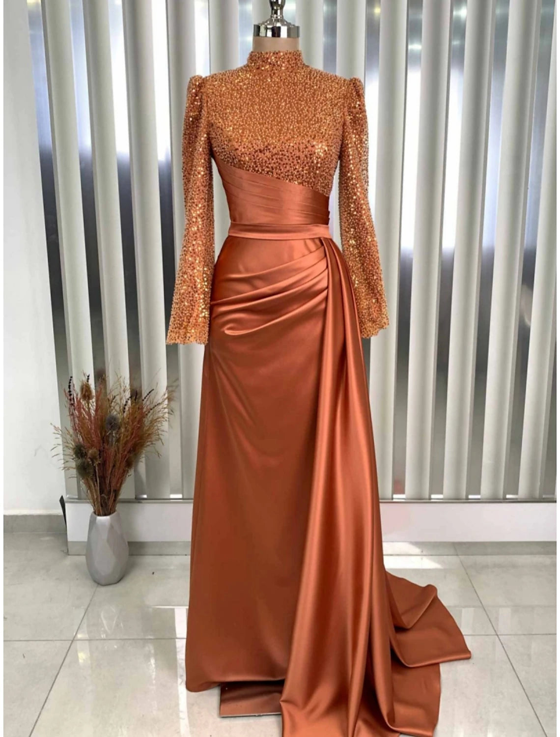 Luolandi A-Line Evening Gown Champagne Christmas Elegant Dress Formal Sweep / Brush Train Long Sleeve High Neck Satin Prom Dress