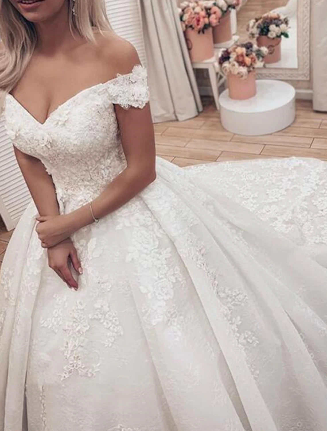 Luolandi Engagement Formal Wedding Dresses Ball Gown Off Shoulder Cap Sleeve Chapel Train Lace Bridal Gowns