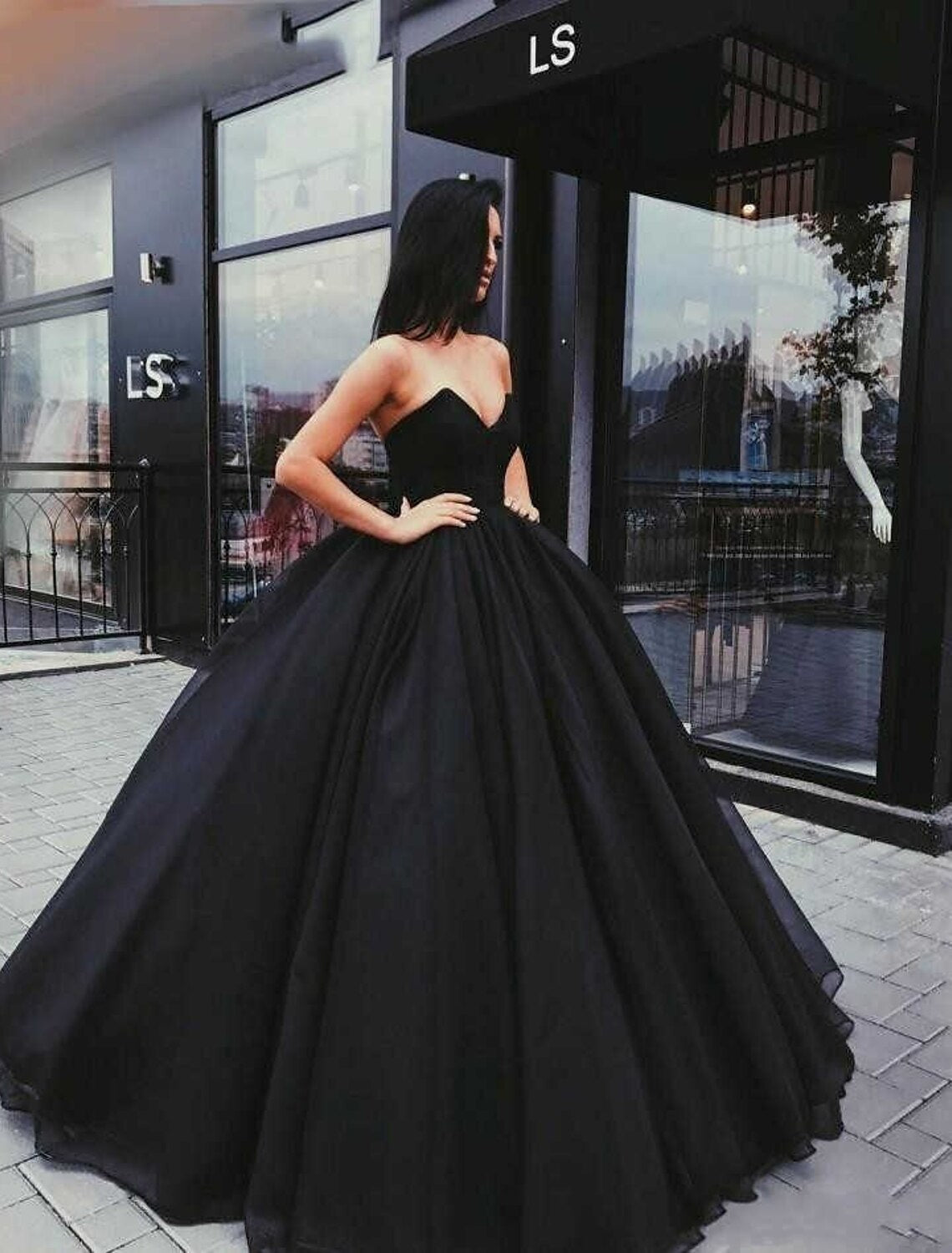 Luolandi Black Wedding Dresses Formal Ball Gown Sweetheart Strapless Floor Length Satin Engagement Gothic Fall Halloween Bridal Gowns