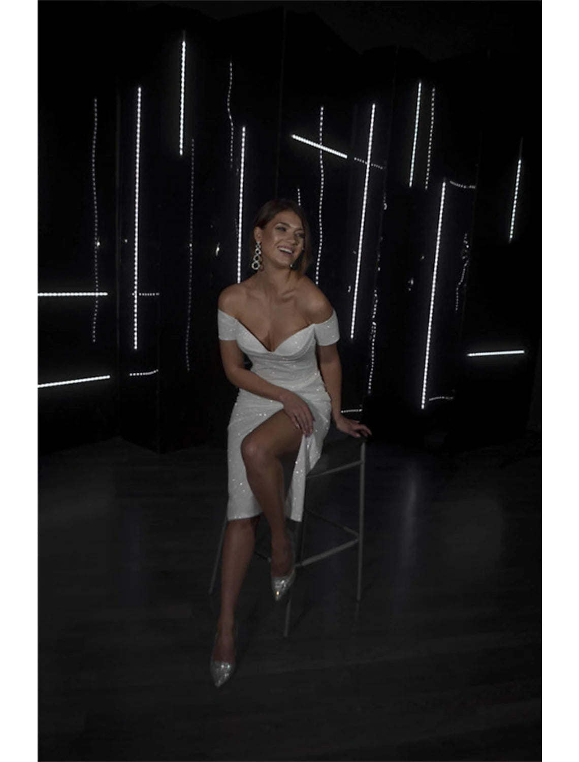 Luolandi Bachelorette Party Sparkle & Shine Little Dresses Wedding Dresses Sheath / Column Off Shoulder Cap Sleeve Tea Length Sequined Bridal Gowns With Ruched Split