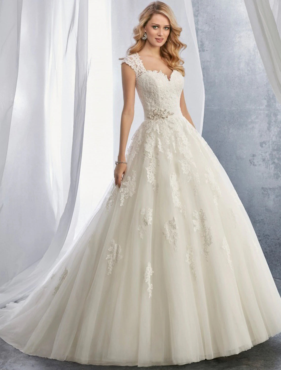 Luolandi Engagement Formal Wedding Dresses Ball Gown Sweetheart Cap Sleeve Court Train Lace Bridal Gowns