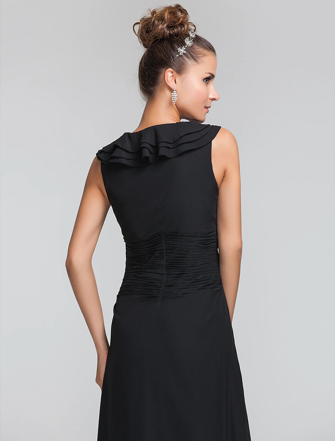 Luolandi Sheath / Column Square Neck Floor Length Chiffon Bridesmaid Dress with Ruffles