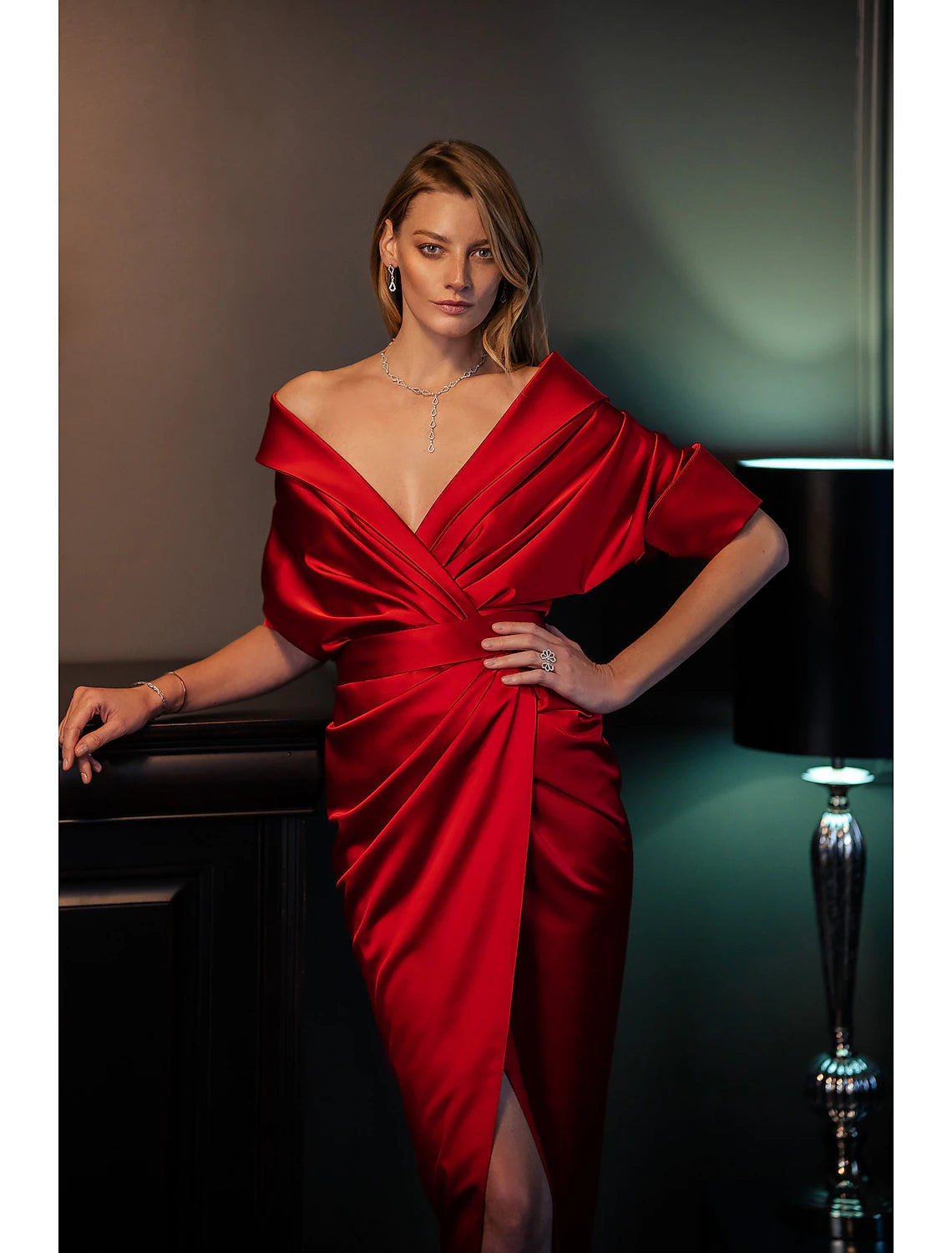 Luolandi A-Line Evening Gown Black Dress Elegant Dress Formal Fall Sweep / Brush Train Half Sleeve V Neck Satin with Ruched