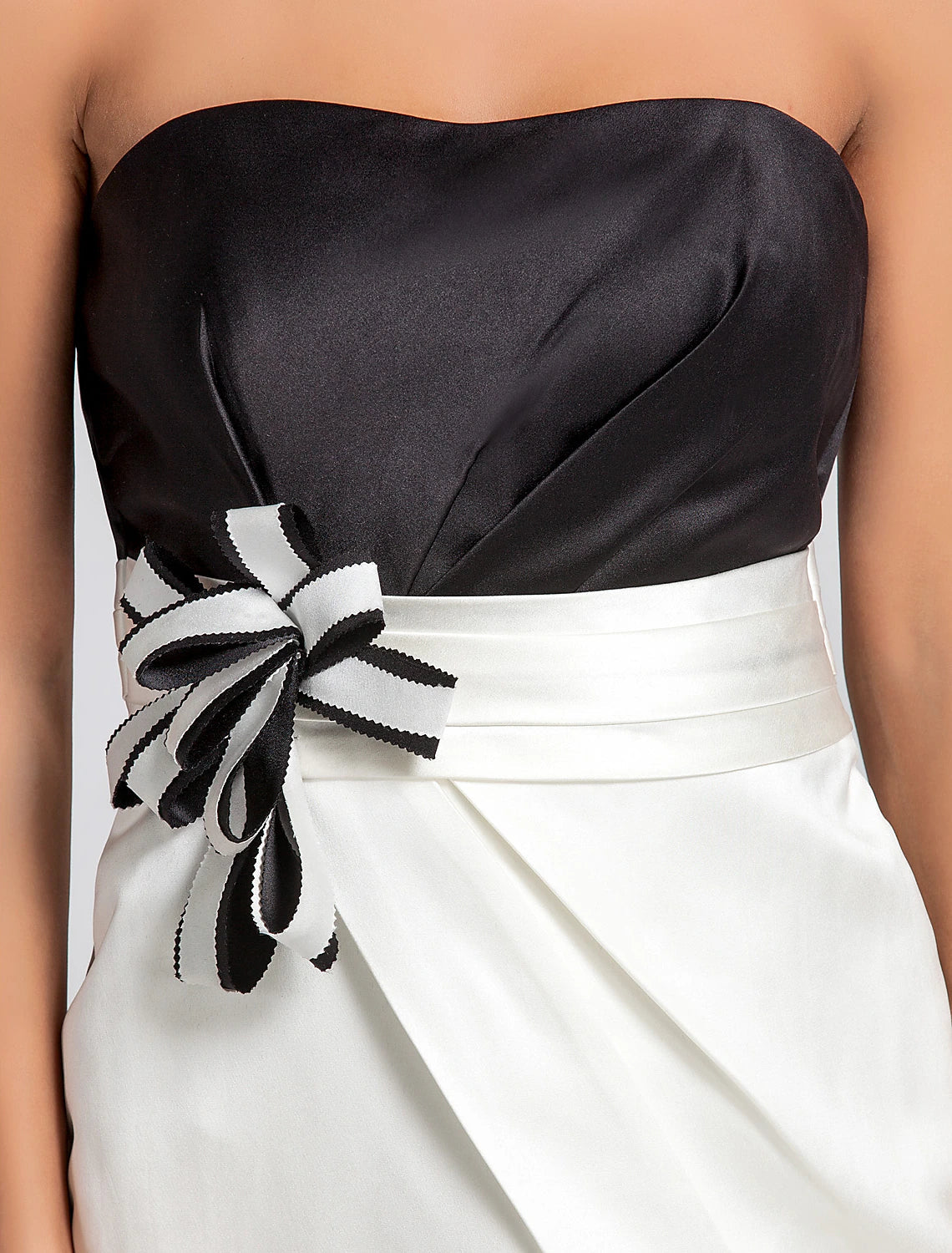 Luolandi Sheath / Column Strapless Knee Length Satin Bridesmaid Dress