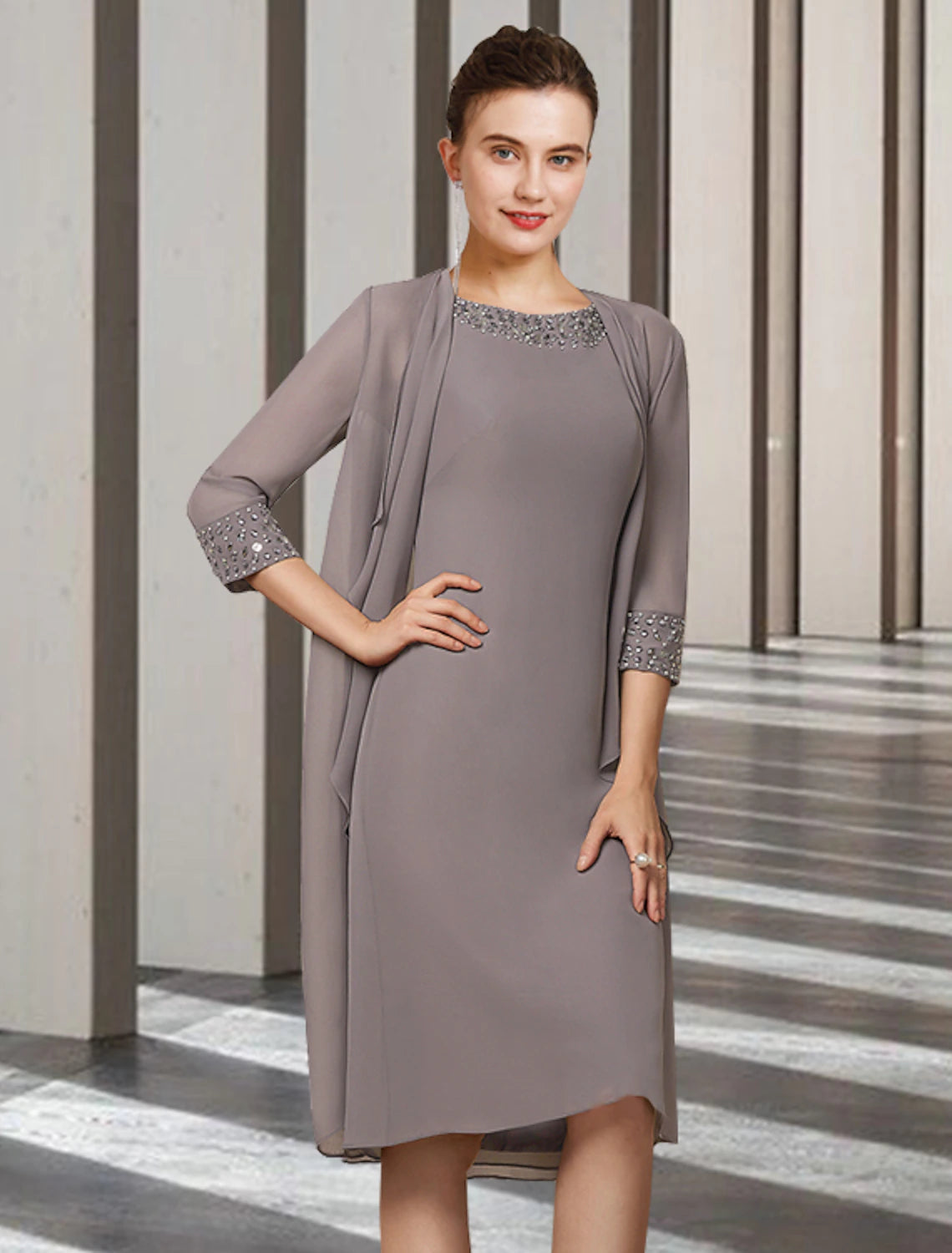 Luolandi Two Piece Sheath / Column Mother of the Bride Dress Elegant Jewel Neck Knee Length Chiffon Sleeveless