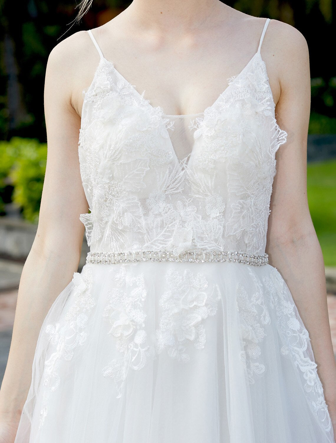 Luolandi Reception Wedding Dresses A-Line Plunging Neck Sleeveless Floor Length Tulle Over Lace Bridal Gowns With Sashes Beading