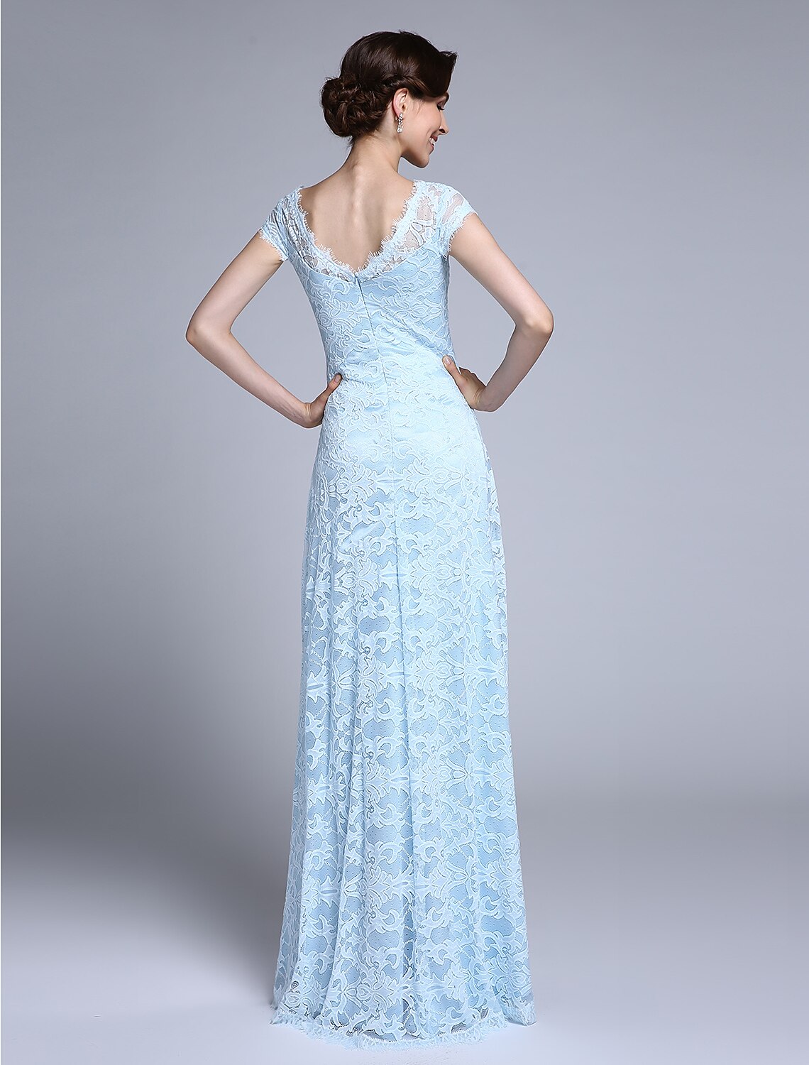 Luolandi Sheath / Column Mother of the Bride Dress Open Back Bateau Neck Floor Length Lace Short Sleeve