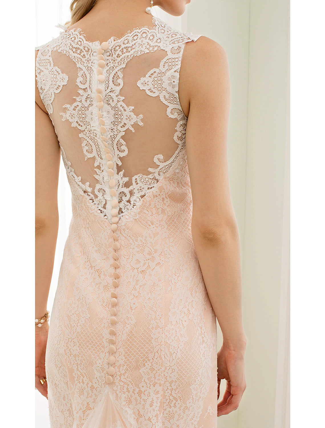 Luolandi Hall Wedding Dresses Mermaid / Trumpet Plunging Neck Sleeveless Chapel Train Lace Bridal Gowns With Buttons