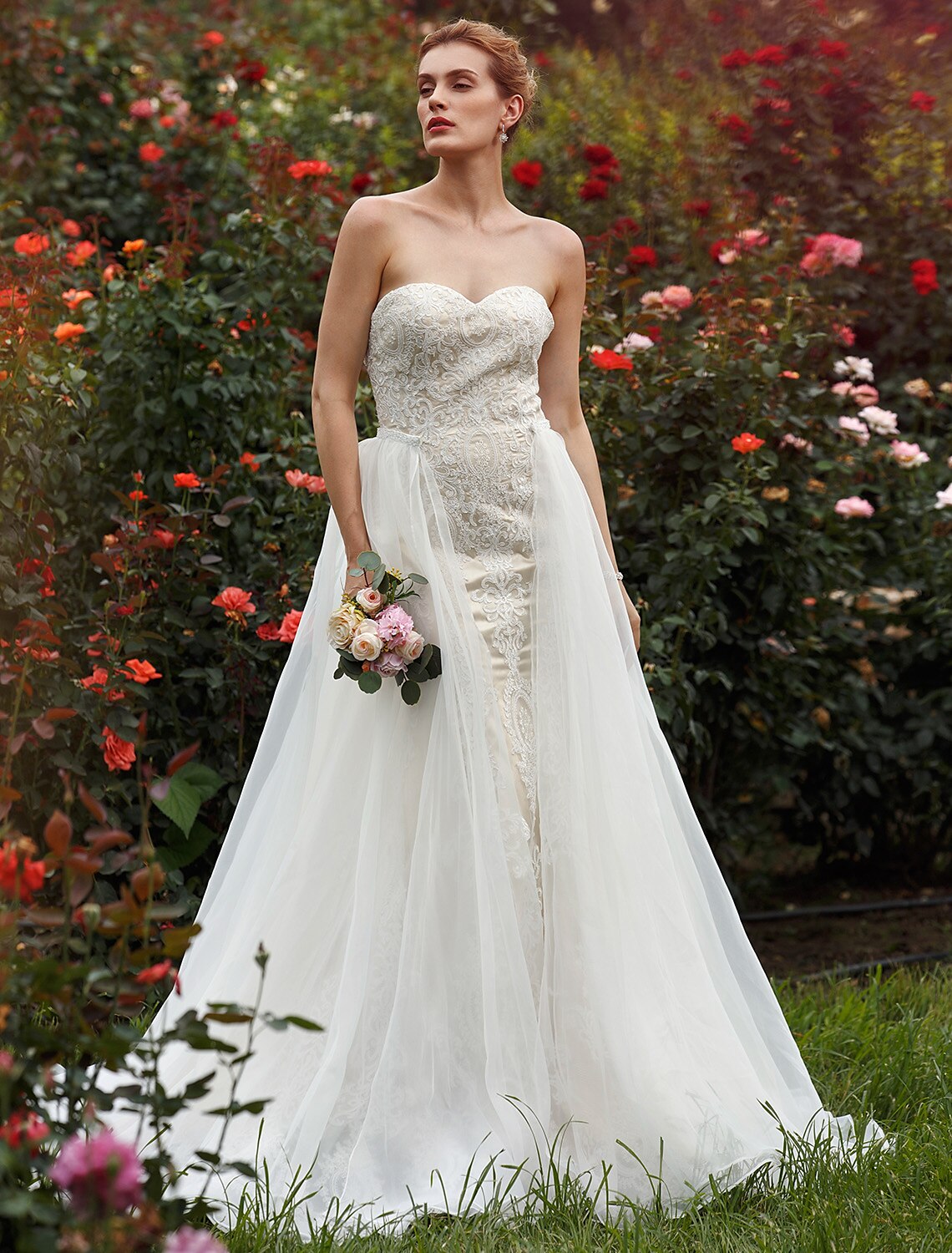 Luolandi Hall Wedding Dresses Mermaid / Trumpet Sweetheart Strapless Court Train Lace Bridal Gowns With Beading