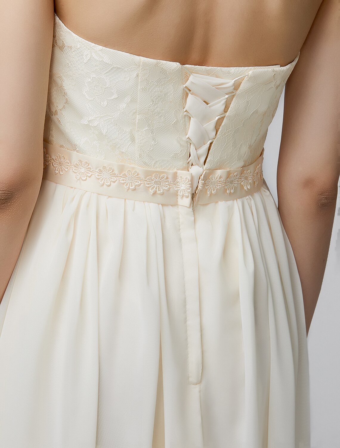 Luolandi Sheath / Column High Neck Floor Length Chiffon / Lace Bodice Bridesmaid Dress with Sash / Ribbon