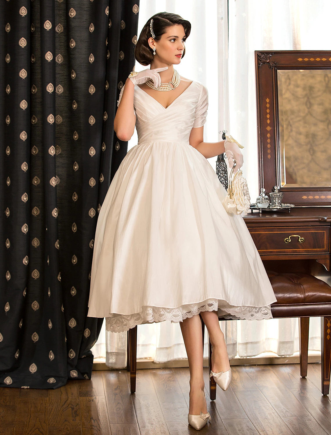 Luolandi Reception Vintage 1940s / 1950s Little Dresses Wedding Dresses A-Line V Neck Short Sleeve Tea Length Satin Bridal Gowns With Lace Criss
