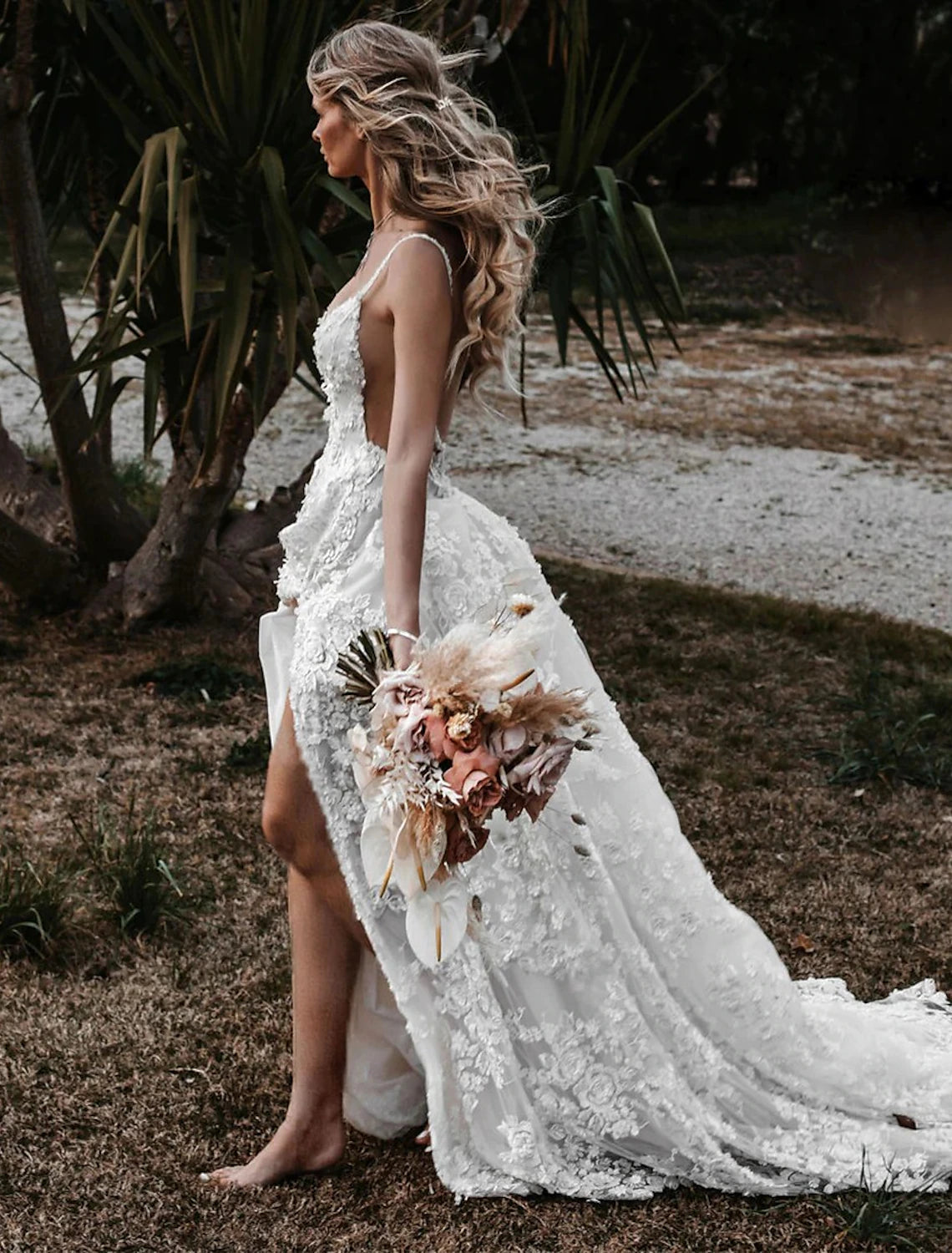 Luolandi Beach Sexy Boho Wedding Dresses A-Line Sweetheart Camisole Spaghetti Strap Court Train Lace Bridal Gowns With Appliques