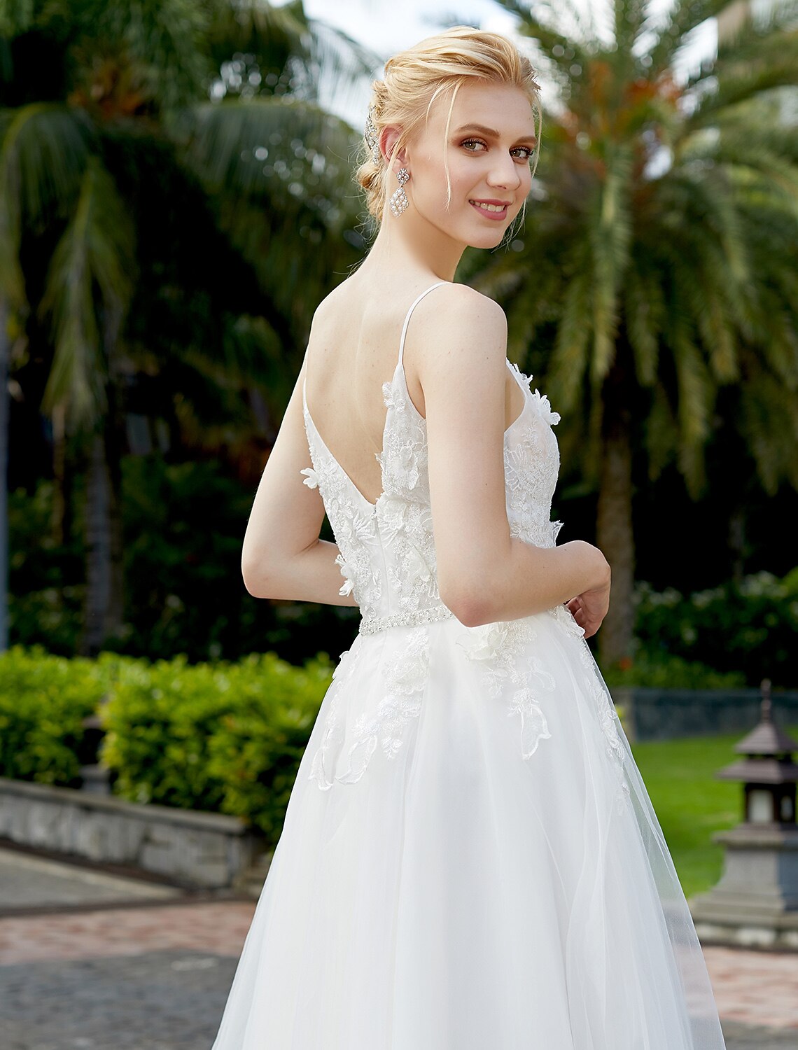 Luolandi Reception Wedding Dresses A-Line Plunging Neck Sleeveless Floor Length Tulle Over Lace Bridal Gowns With Sashes Beading