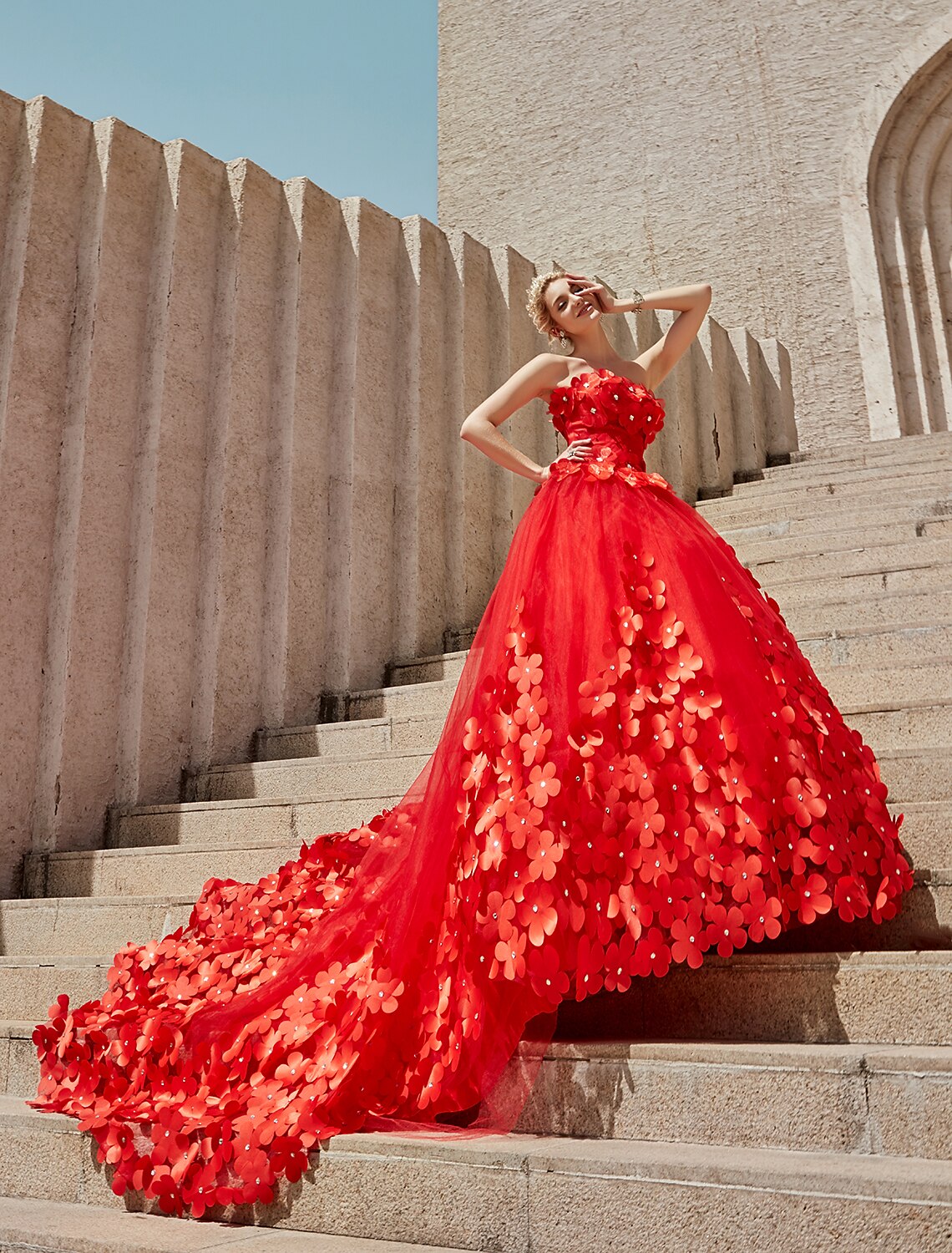 Luolandi Engagement Open Back Formal Wedding Dresses Ball Gown Square Neck Strapless Chapel Train Lace Bridal Gowns With Crystals