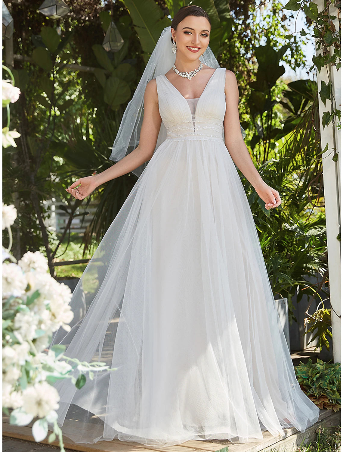 Luolandi Reception Casual Wedding Dresses A-Line V Neck Sleeveless Sweep / Brush Train Tulle Bridal Gowns With Lace