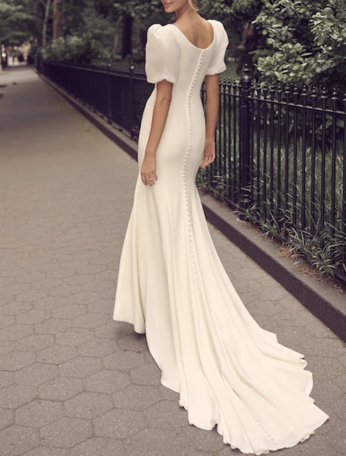 Luolandi Hall Casual Wedding Dresses Mermaid / Trumpet Scoop Neck Short Sleeve Court Train Satin Bridal Gowns