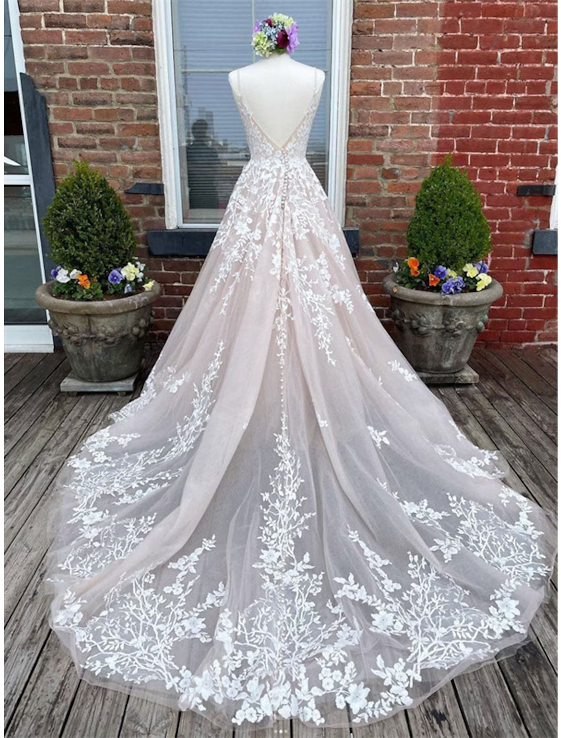Engagement Wedding Dresses in Color Formal Wedding Dresses Chapel Train A-Line Sleeveless Strap Lace With Buttons Appliques