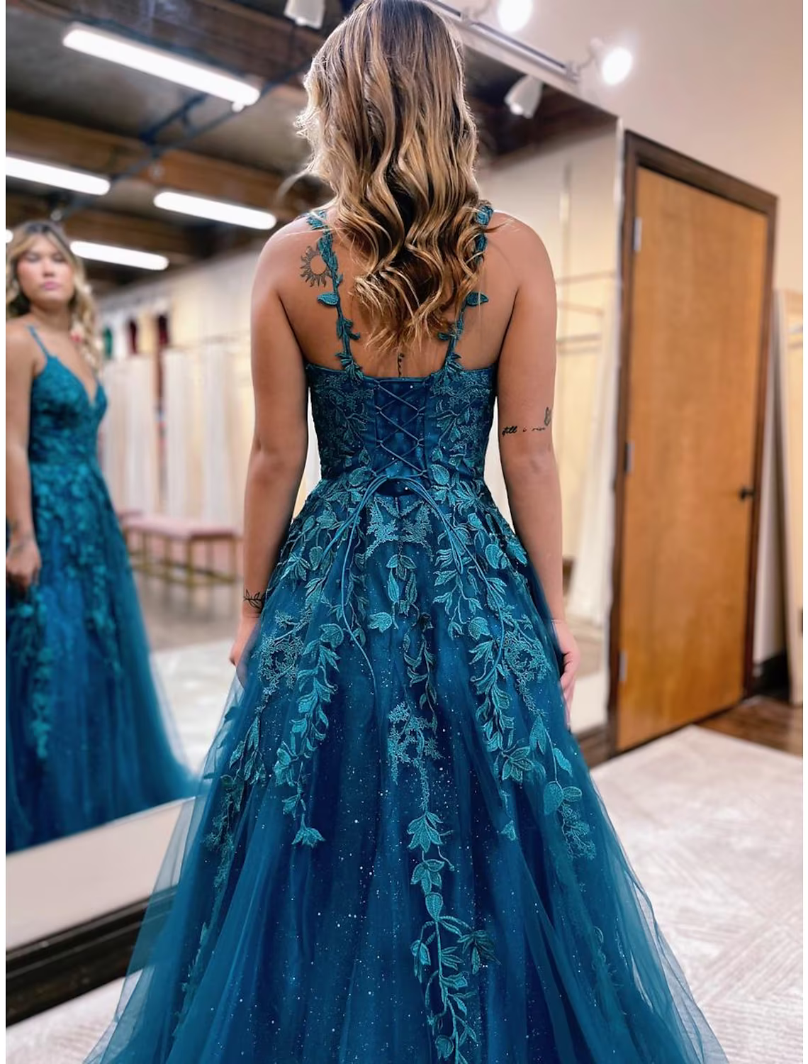 Ball Gown A-Line Prom Dresses Sparkle Shine Dress Formal Floor Length Sleeveless V Neck Tulle Backless with Glitter Appliques
