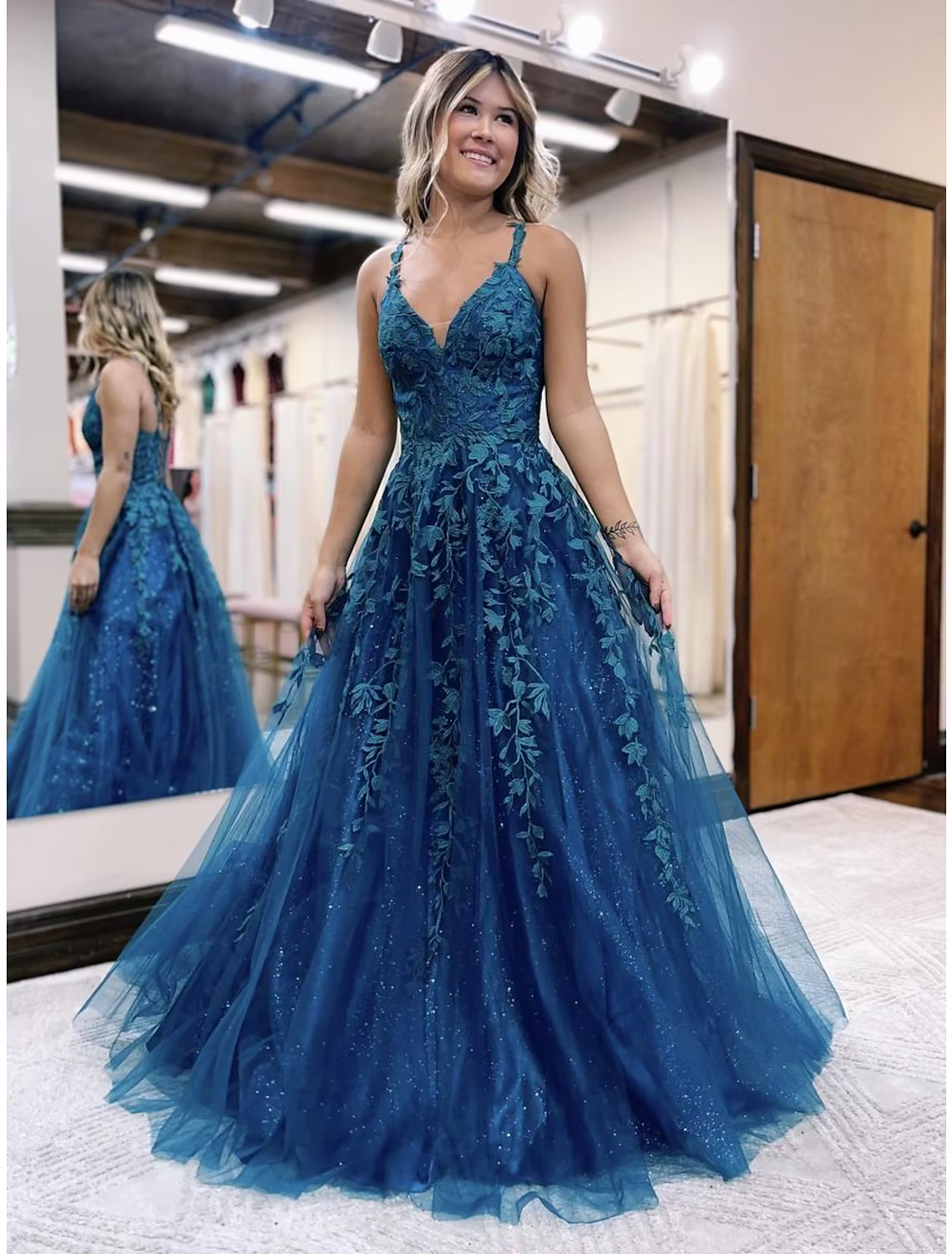 Ball Gown A-Line Prom Dresses Sparkle Shine Dress Formal Floor Length Sleeveless V Neck Tulle Backless with Glitter Appliques