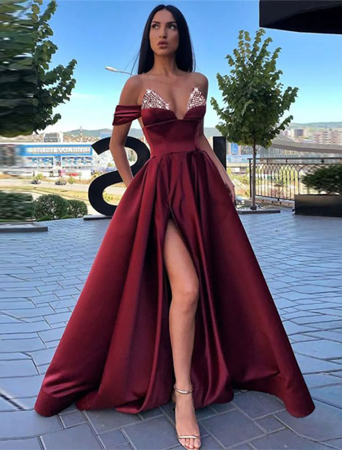 A-Line Evening Gown Sexy Dress Wedding Guest Floor Length Short Sleeve V Neck Satin with Beading Slit