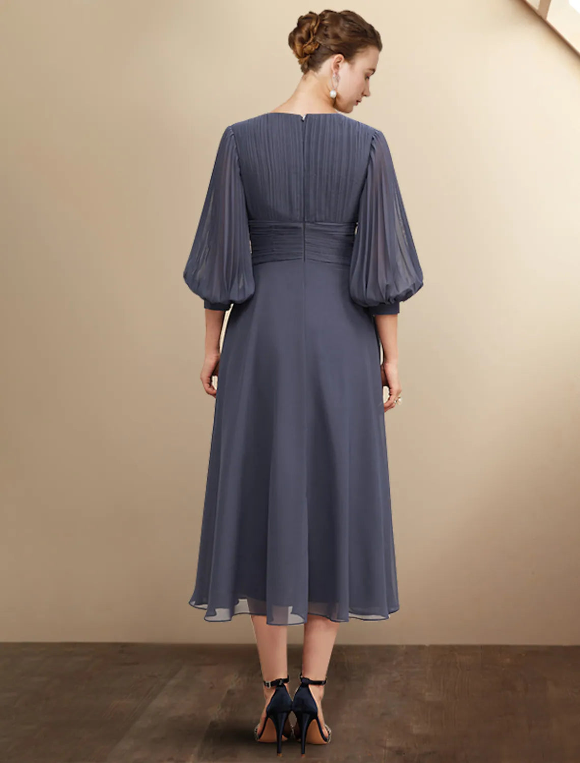 A-Line Mother of the Bride Dress Plus Size Elegant V Neck  Chiffon Length Sleeve with Pleats