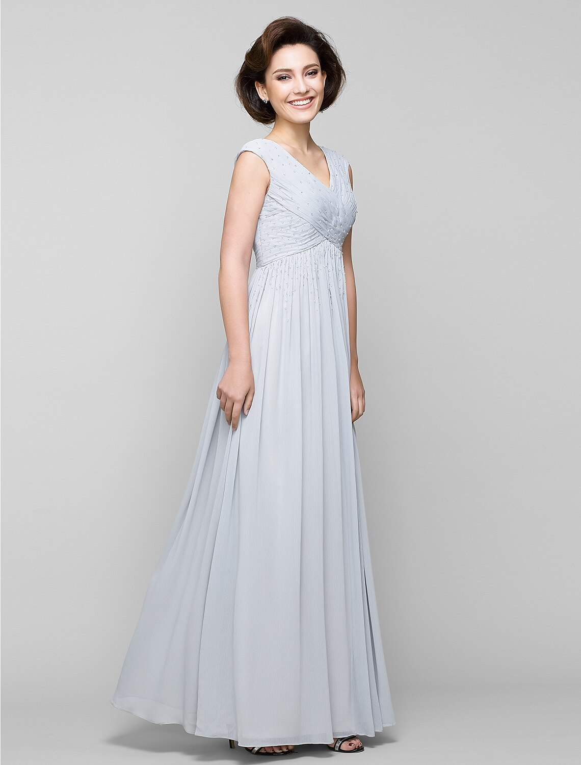 A-Line Mother of the Bride Dress Elegant V Neck Floor Length Chiffon Sleeveless with Cross Beading