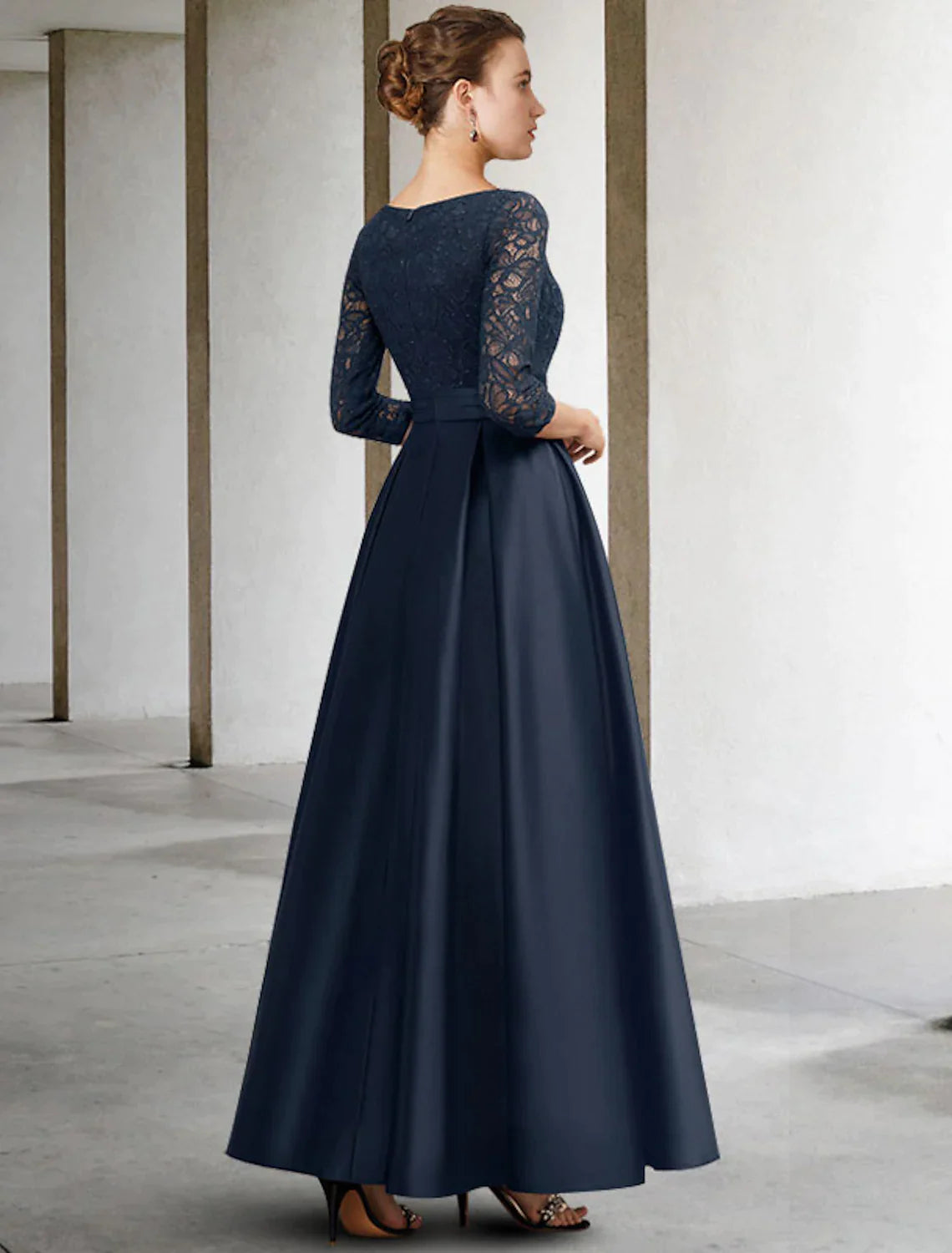 A-Line Mother of the Bride Dress Plus Size Elegant V Neck Satin Lace Length Sleeve